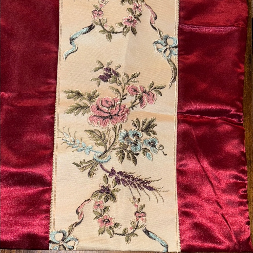 Set of 2Floral Embroidered Pillow Case’s  18”x 18”  NEW